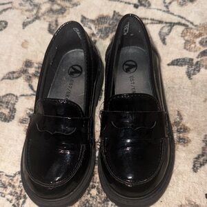 Black Loafers Toddler Sz7 like new barely used
